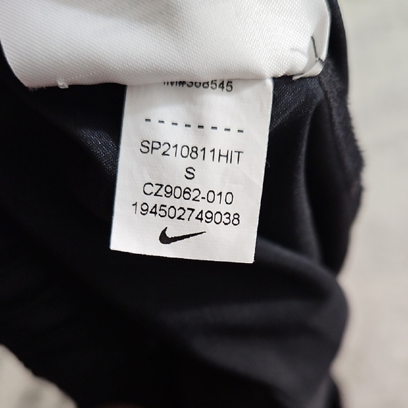 Nike Women's Black Athletic Shorts - Picture 8 of 8